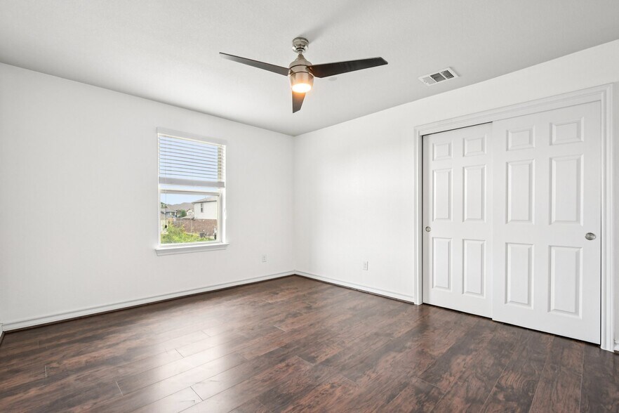 Building Photo - 7634 Leonardo Dr