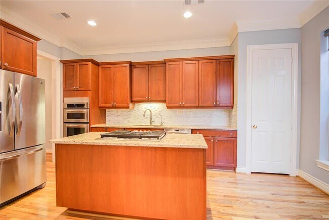 Building Photo - 1812 Staffordshire Crescent