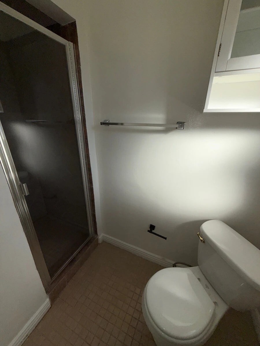 Building Photo - 14641 Moorpark St