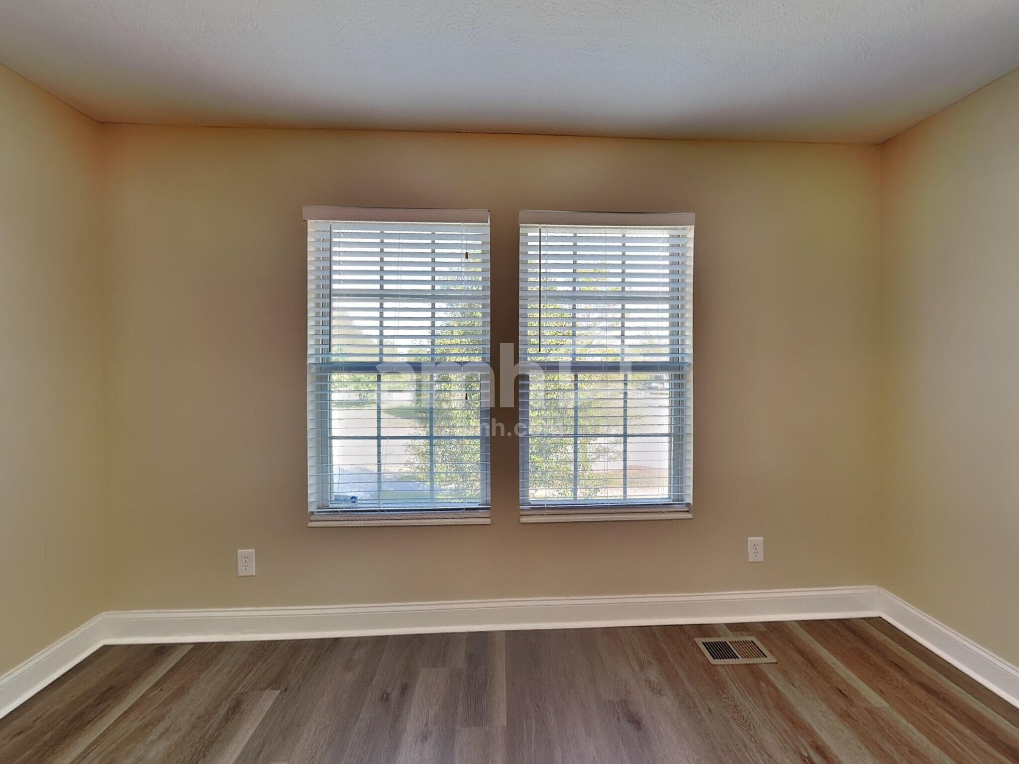 Building Photo - 516 Longview St