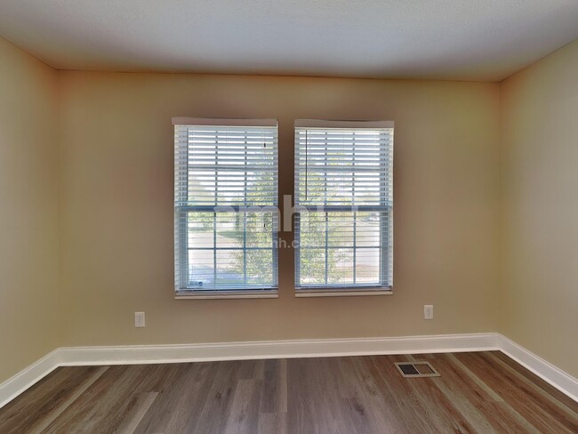 Building Photo - 516 Longview St