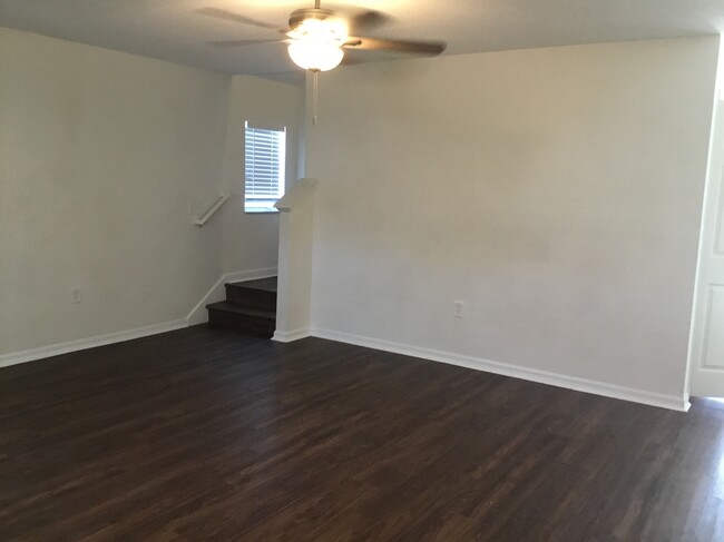 Building Photo - 10225 Summerview Cir