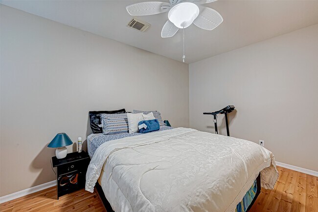 Building Photo - 211 Rolling Plains Dr