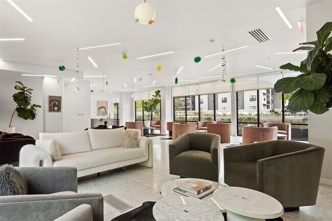 Building Photo - 800 Embassy Dr