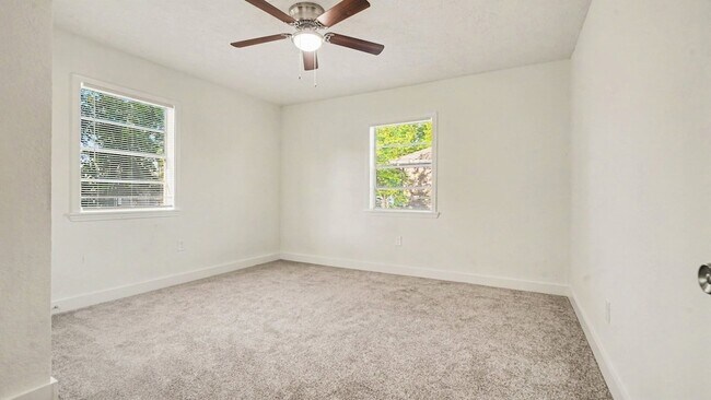 Building Photo - 654 Ridge Dr