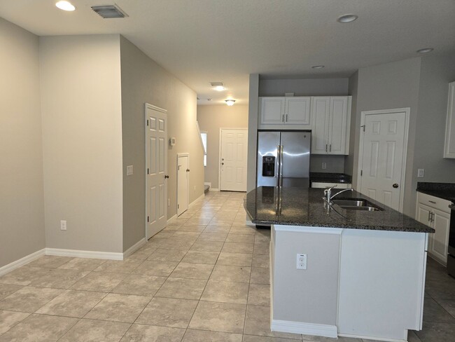 Building Photo - Lovely 3 BR, 2 BA Riverview Townhome Not t...