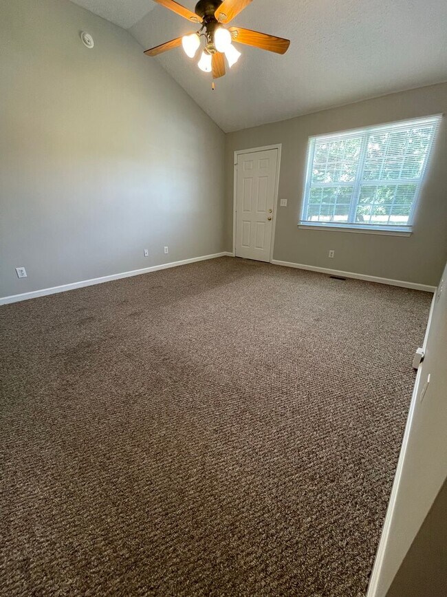 Building Photo - 31 Fox Creek Ct