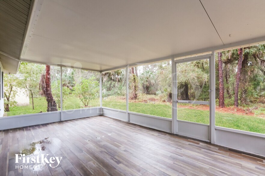 Building Photo - 1009 Lasseter St