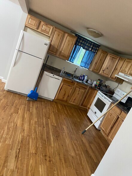 Kitchen - 1468 Davison St