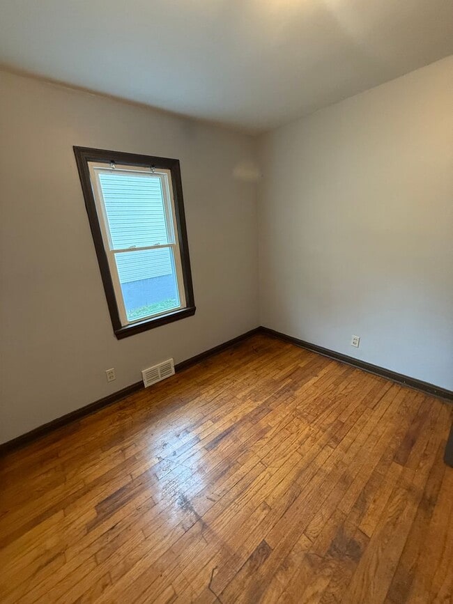 Building Photo - SECTION 8 AND EDEN ACCEPTED!! Newly Renovated 3 Br Home!!