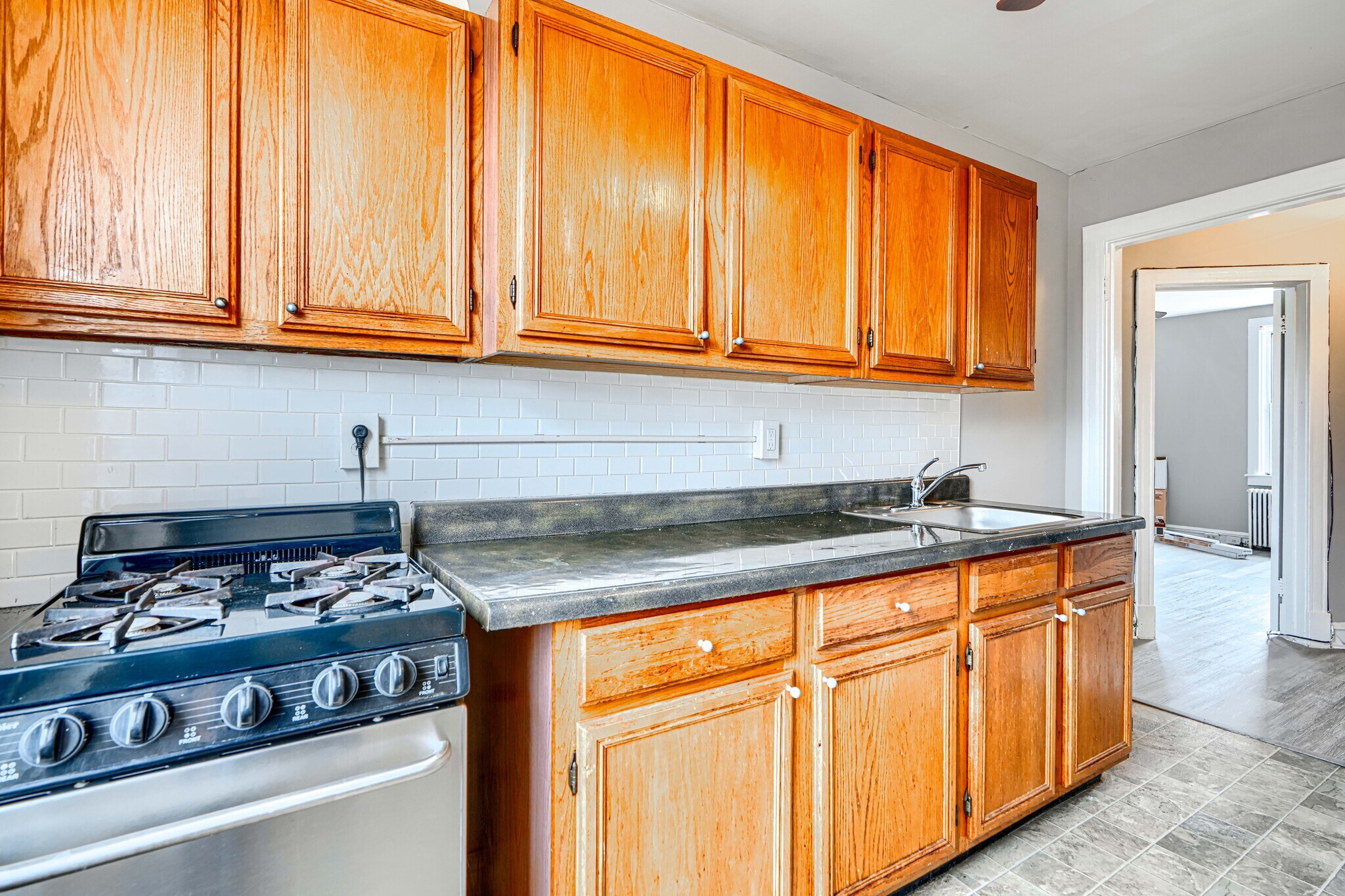 Kitchen - 4243 Shamrock Ave