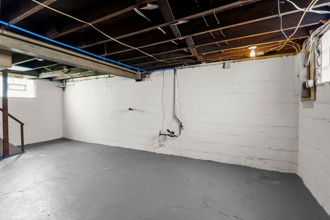Building Photo - 510 Devitt Ave