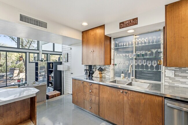 Building Photo - 3920 N Cactus Blvd
