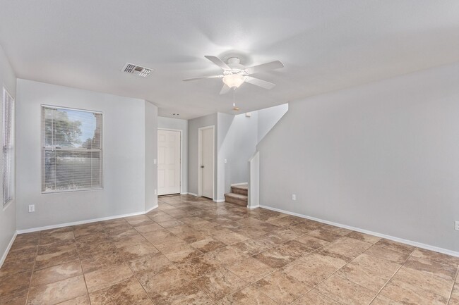 Building Photo - Amazing 3 Bedroom Home in Great Queen Cree...