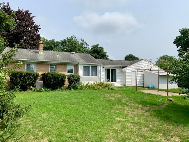 Building Photo - 14865 Pershing Dr