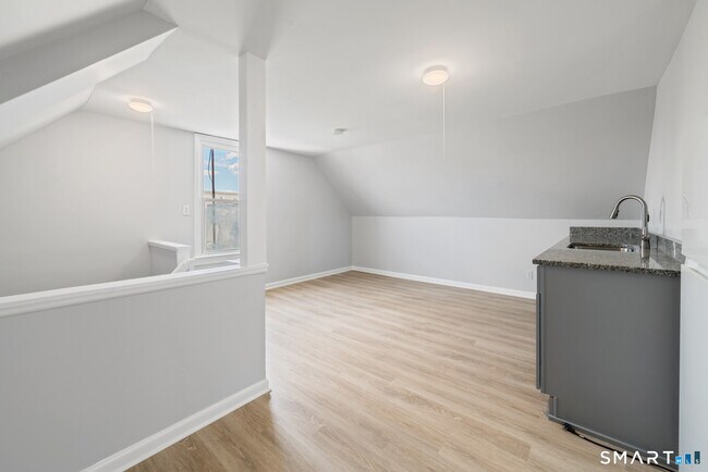 Building Photo - 712-714 Madison Ave