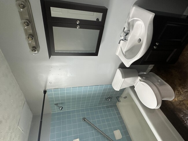 Building Photo - 705 Wilkinson Blvd