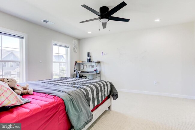 Building Photo - 41355 Tarragon Leaf Dr