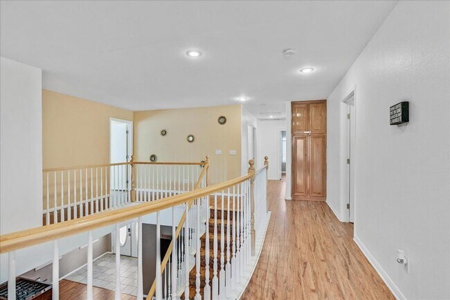 Building Photo - 881 Brunellos Ave