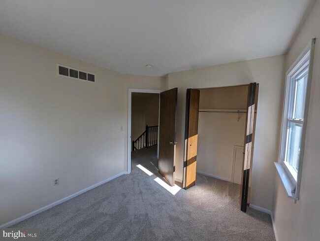 Building Photo - 830 Woodcrest Dr