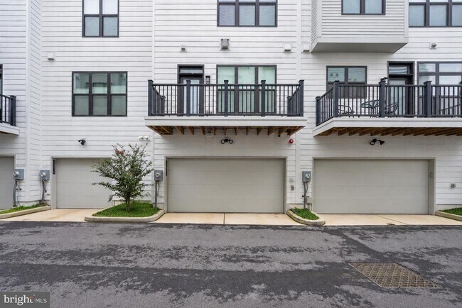 Building Photo - 11344 Emerald Park Rd