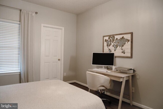 Building Photo - 4408 Helmsford Ln