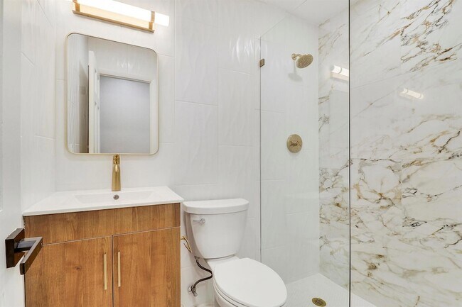 Building Photo - 1009 Alamanda Dr