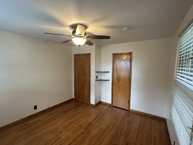 Building Photo - Charming Home in Hermitage