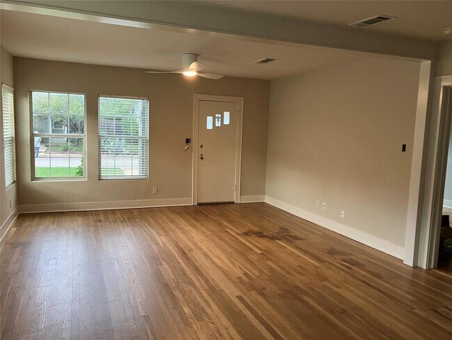 Building Photo - 1921 W 39th St