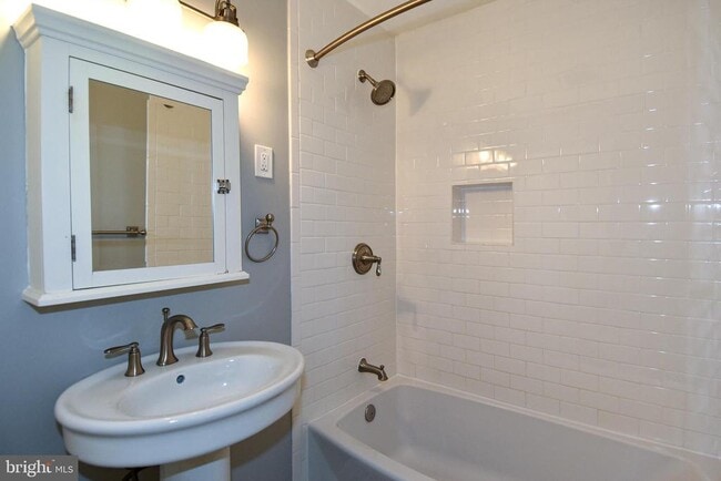 Building Photo - 6127 Brook Dr