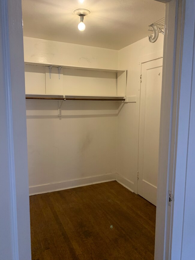 Closet - 2541 15th Ave S