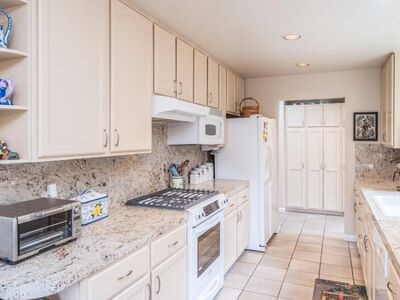 Building Photo - 3549 Lazarro Dr