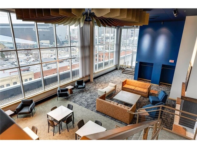 Building Photo - 215 10th Ave S