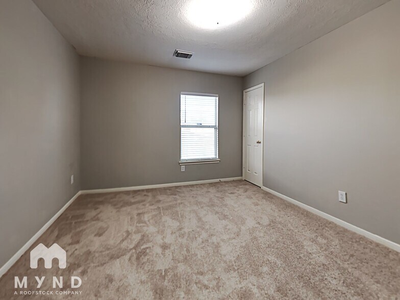 Building Photo - 21210 Rezanof Rd