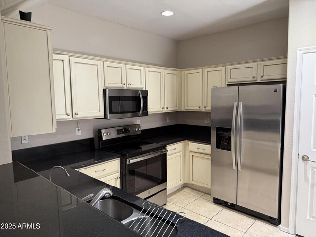 Building Photo - 5355 W Chisum Trail