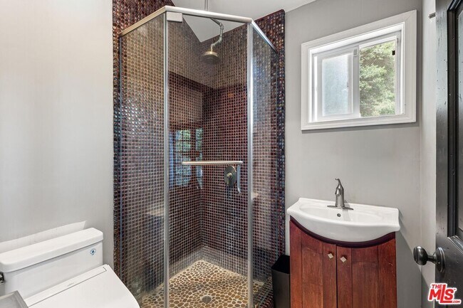 Building Photo - 4145 Sunswept Dr