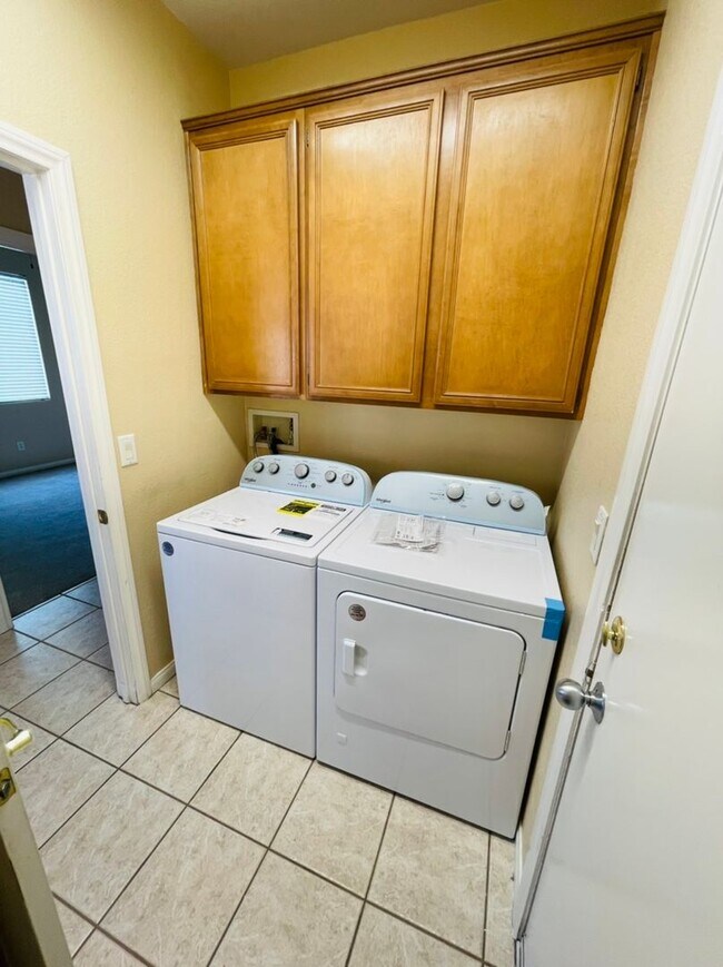 Building Photo - 2722 La Porte Ct