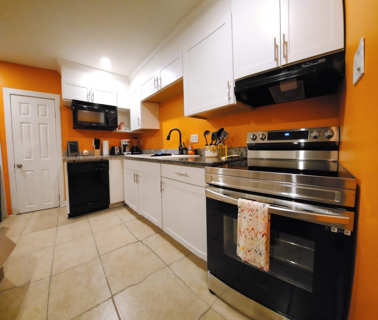 Building Photo - 4869 Tchoupitoulas St