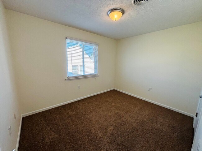 Building Photo - * RE-RENTAL AVAILABLE 8/14/26 * 4 Bedroom, 2 Bath Apartment