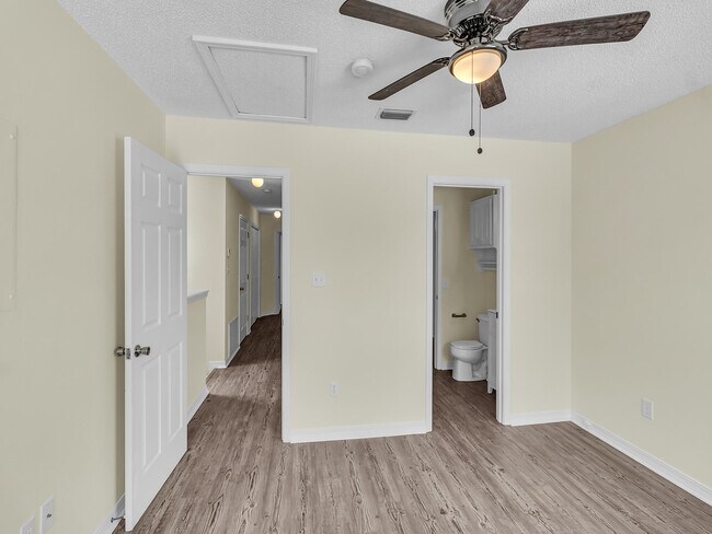 Building Photo - 2717 Bay Club Dr