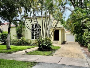 Building Photo - 544 San Lorenzo Ave