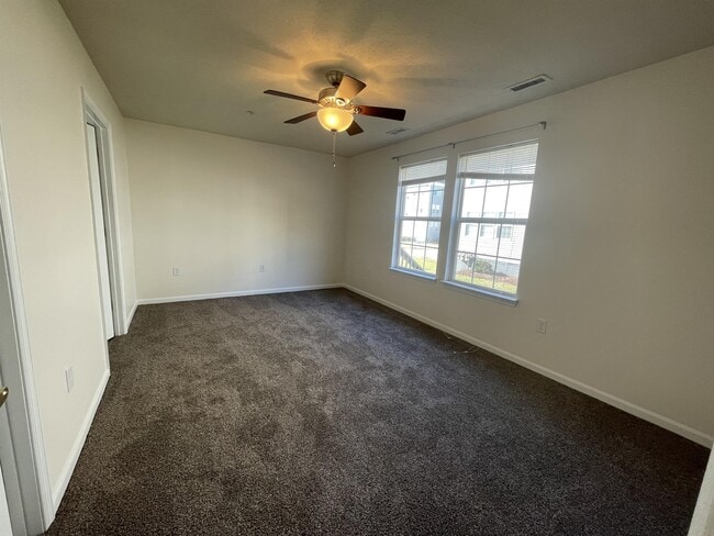 Building Photo - 45512 Westmeath Way