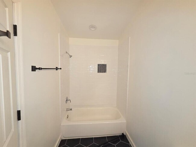 Building Photo - 1746 Foxhall Cir