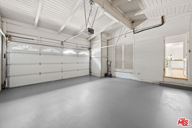 Building Photo - 1220 N Norman Pl