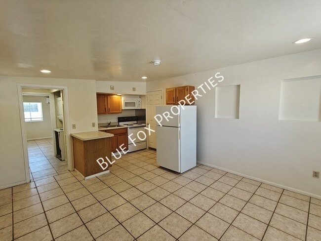 Building Photo - 3020 N Park Ave