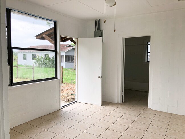 Building Photo - 12852 Florida Ave