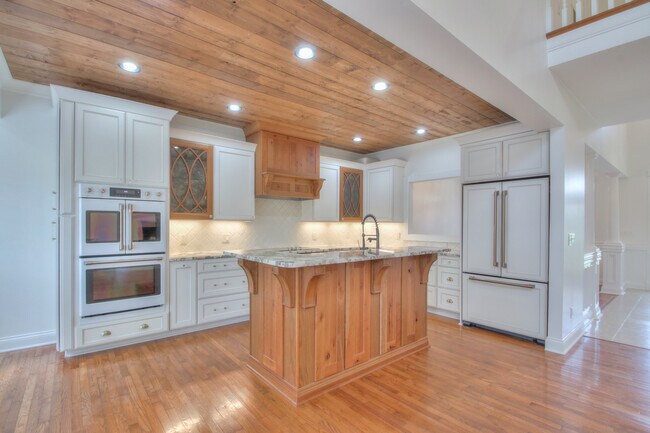 Building Photo - 4335 N Chapel Rd