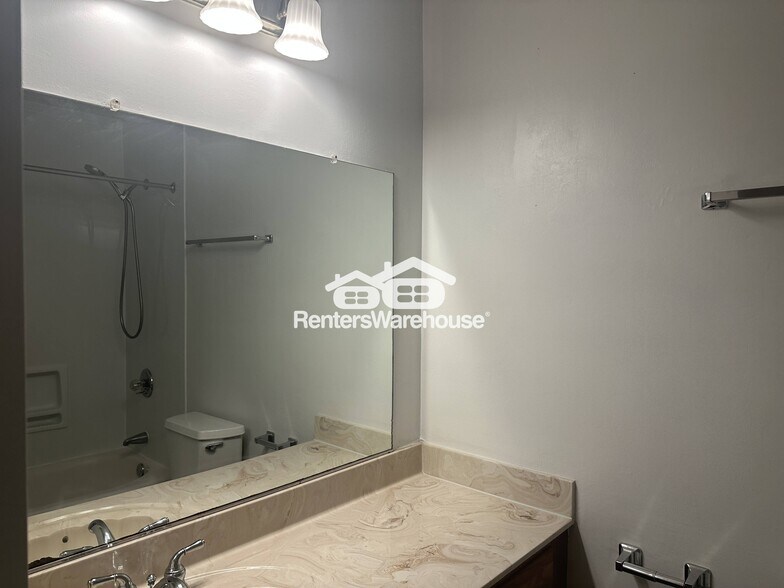 Building Photo - 2 Clipstone Ct