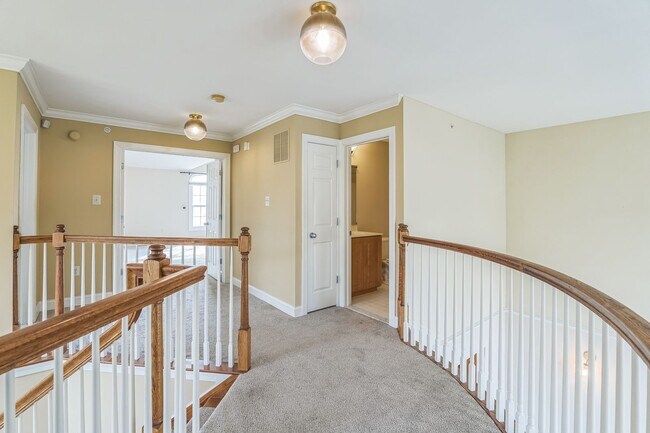 Building Photo - Gorgeous 3-Bedroom Townhome in East Norriton!