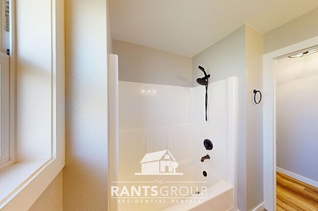 Building Photo - Move in Ready! Renovated 2-bed, 2-bath Rambler in Lacey!